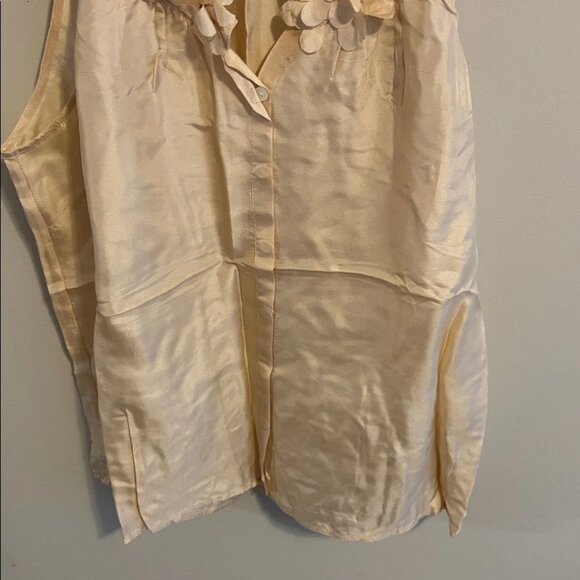 J crew size 6 silk Cream Sleeveless Blouse with Floral Accents button up - Picture 3 of 5